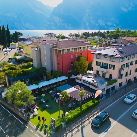 Hotel Aurora & Appartamenti Torbole Sul Garda ภายนอก รูปภาพ