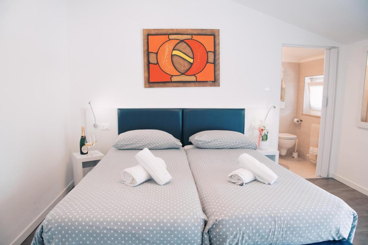 Hotel Aurora & Appartamenti Torbole Sul Garda ภายนอก รูปภาพ