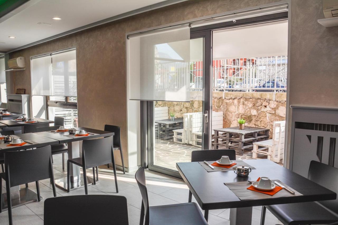 Hotel Aurora & Appartamenti Torbole Sul Garda ภายนอก รูปภาพ