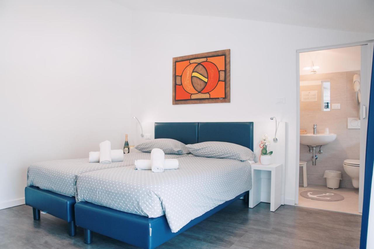 Hotel Aurora & Appartamenti Torbole Sul Garda ภายนอก รูปภาพ