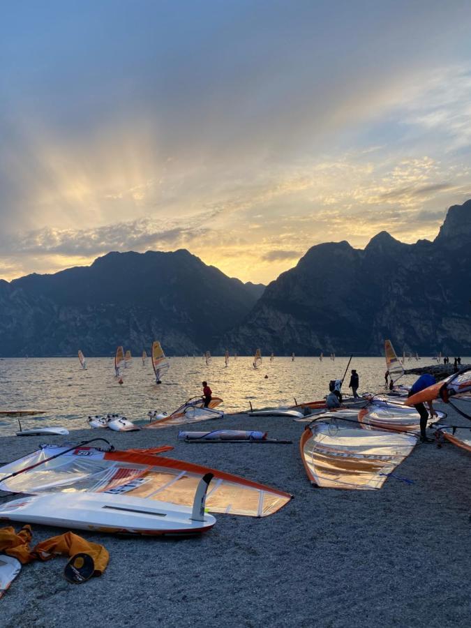 Hotel Aurora & Appartamenti Torbole Sul Garda ภายนอก รูปภาพ