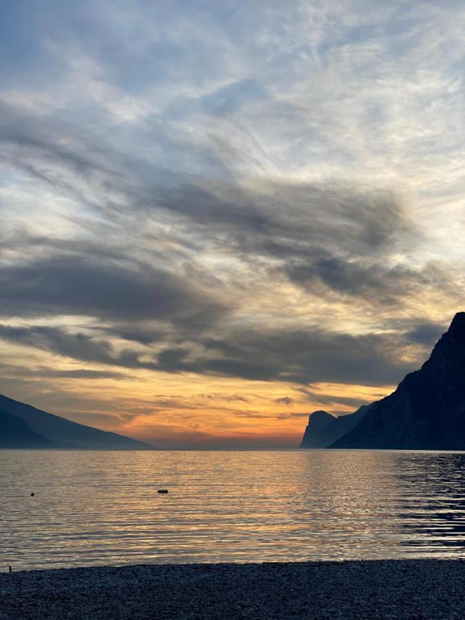 Hotel Aurora & Appartamenti Torbole Sul Garda ภายนอก รูปภาพ