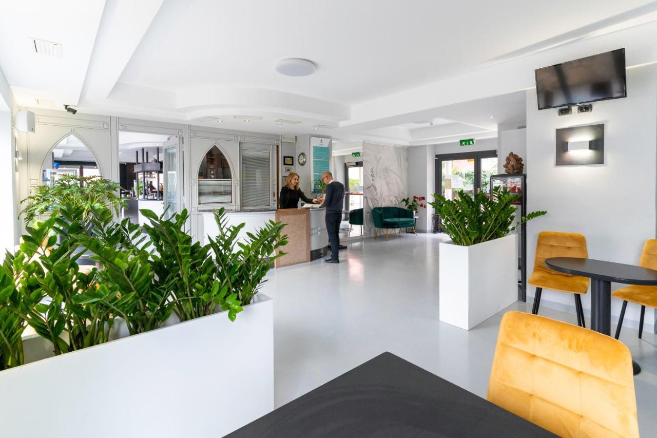 Hotel Aurora & Appartamenti Torbole Sul Garda ภายนอก รูปภาพ