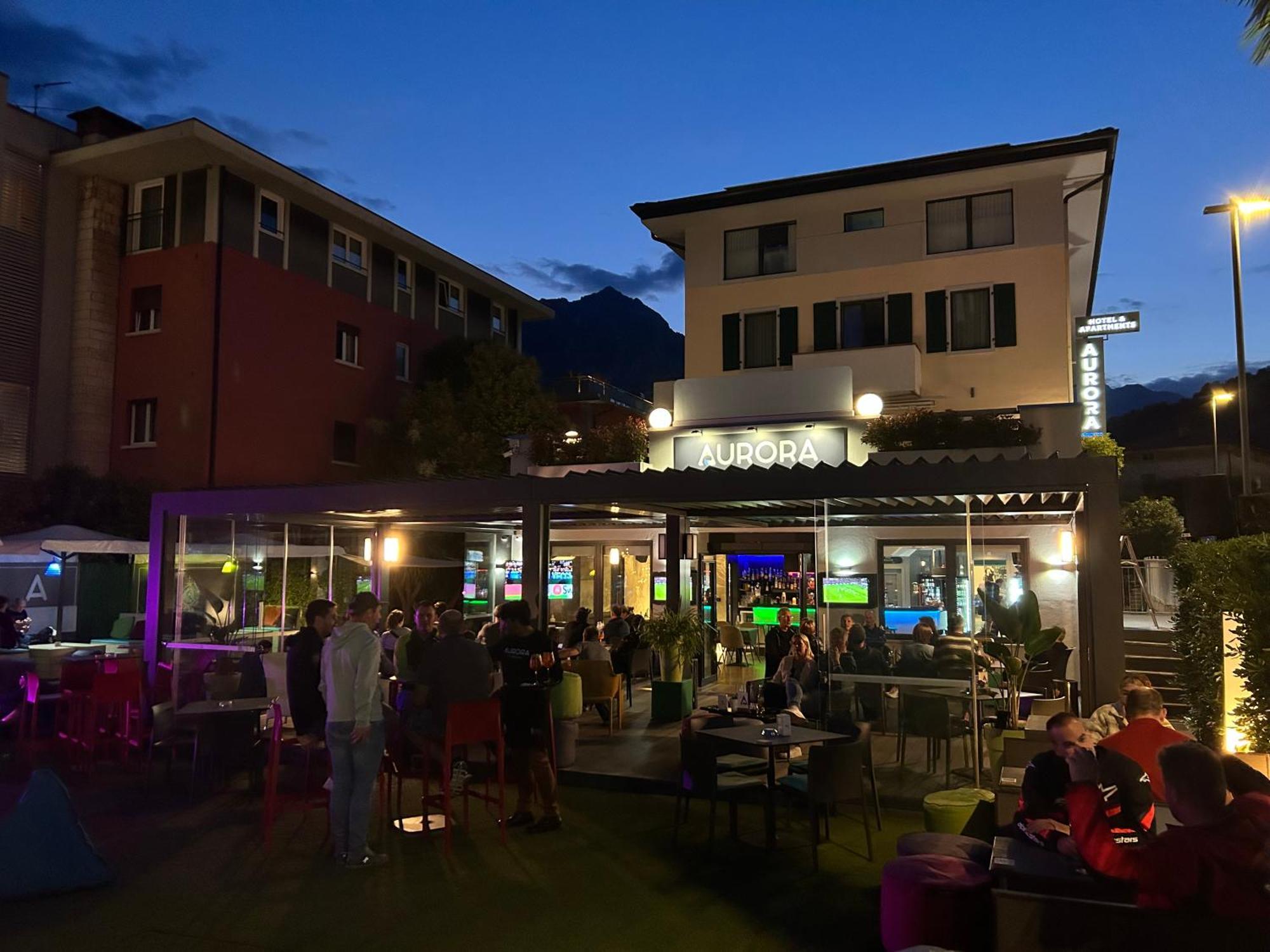 Hotel Aurora & Appartamenti Torbole Sul Garda ภายนอก รูปภาพ