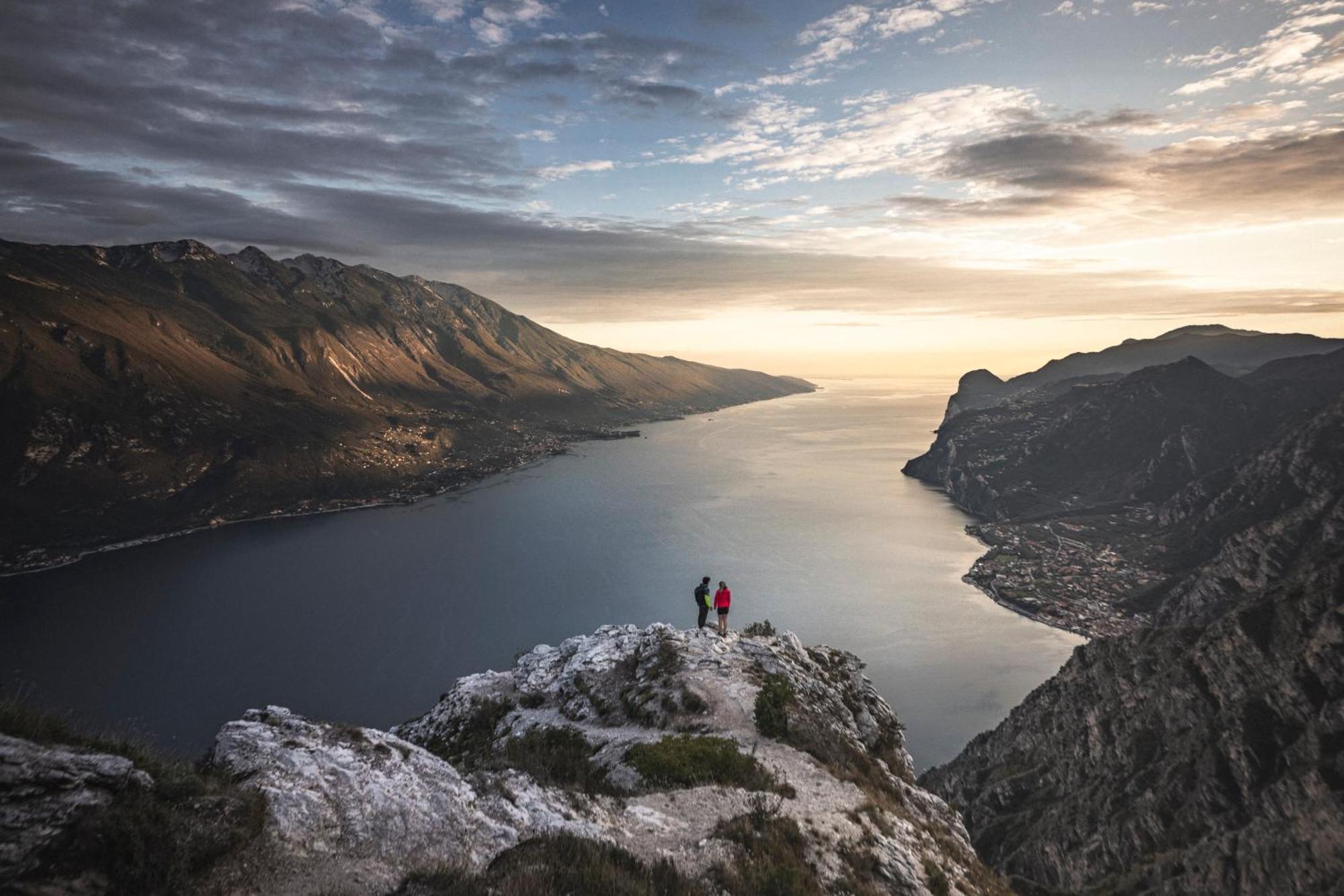 Hotel Aurora & Appartamenti Torbole Sul Garda ภายนอก รูปภาพ