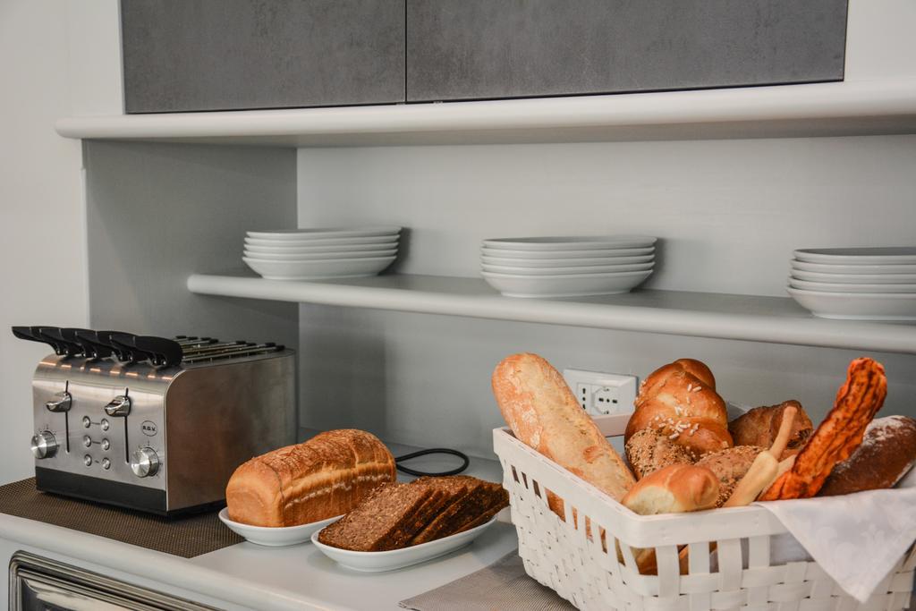 Hotel Aurora & Appartamenti Torbole Sul Garda ภายนอก รูปภาพ